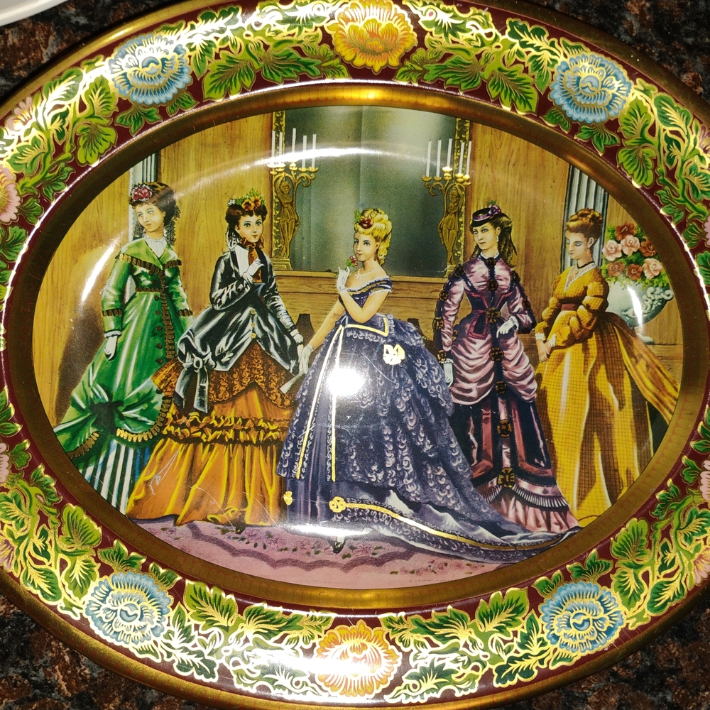 Vintage Decorative Wall Plate with Elegant Ladies